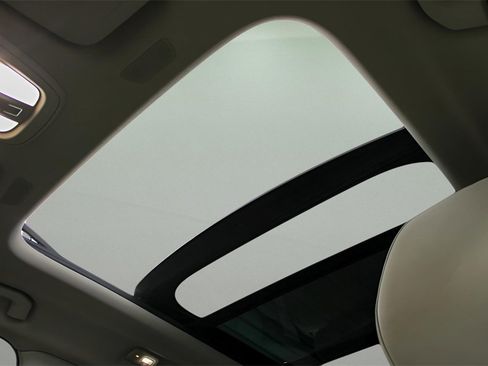 Certified 2023 Volvo XC60 B5 Ultimate w/ Climate Package image 19