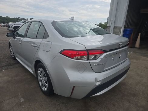 Used 2022 Toyota Corolla LE FWD image 3
