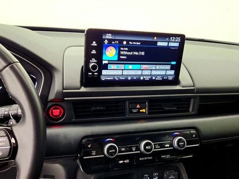 Used 2025 Honda Pilot Touring image 18
