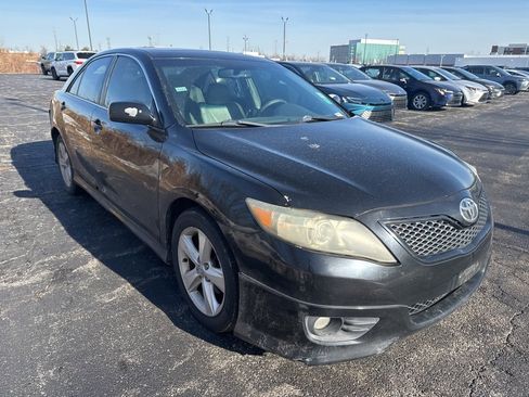 Used 2011 Toyota Camry image 6