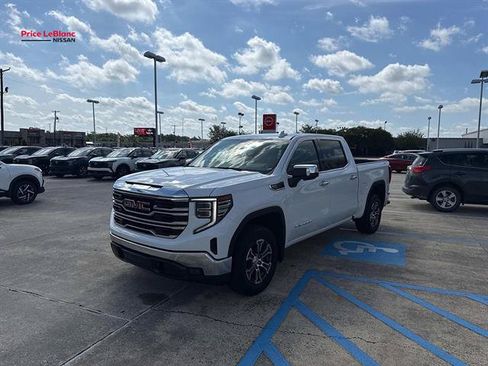 Used 2024 GMC Sierra 1500 SLT AWD/4WD image 3