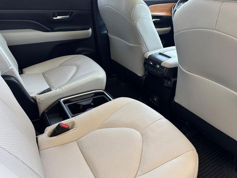 Used 2024 Toyota Grand Highlander AWD image 29