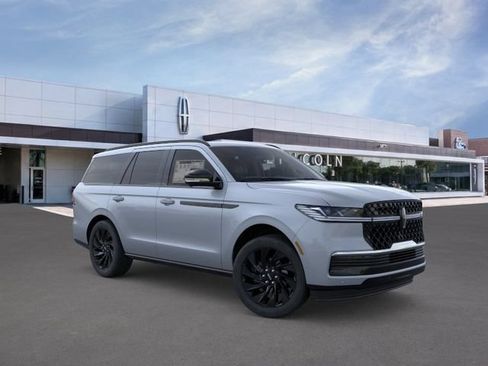 New 2026 Lincoln Navigator Reserve w/ Jet Appearance Package AWD/4WD image 7