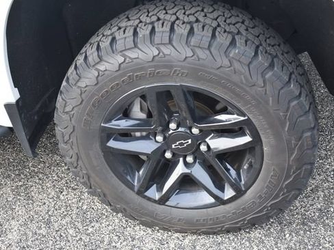 Certified 2019 Chevrolet Silverado 1500 LT Trail Boss AWD/4WD image 11