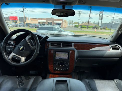Used 2011 Chevrolet Avalanche LTZ image 14
