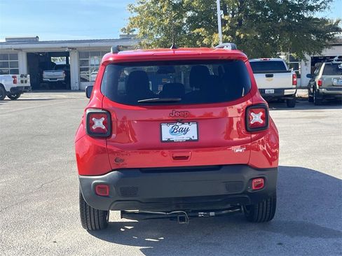 Used 2022 Jeep Renegade Latitude image 4