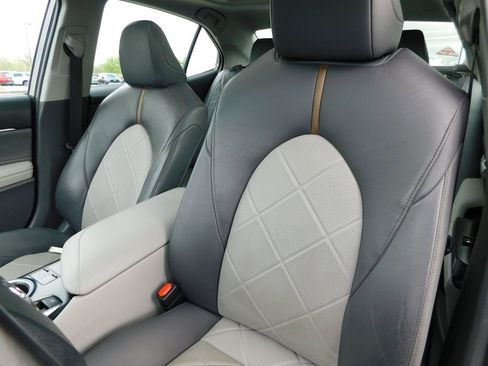 Used 2018 Toyota Camry XLE w/ Audio Package FWD image 16