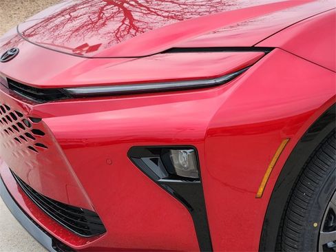 New 2025 Toyota Crown Signia image 6