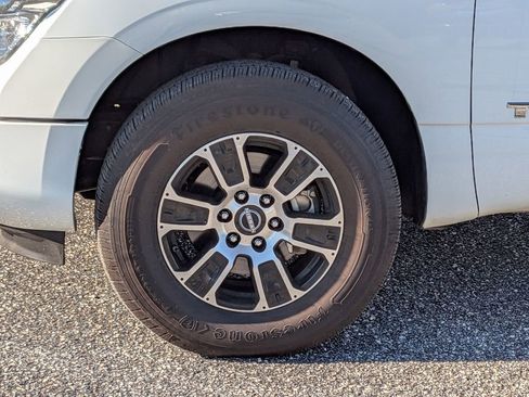 Used 2024 Nissan Titan SV image 12