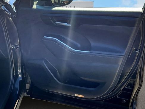 Used 2024 Toyota Highlander XLE image 29