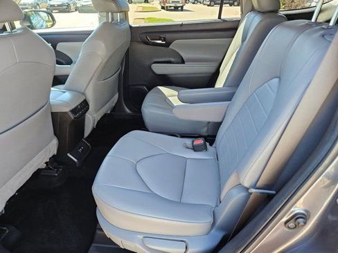 Used 2020 Toyota Highlander XLE image 10
