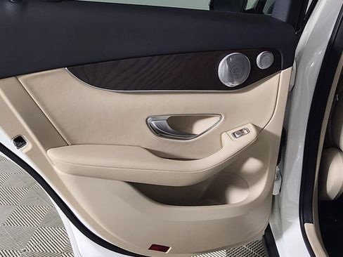 Used 2019 Mercedes-Benz GLC 350e 4MATIC image 16