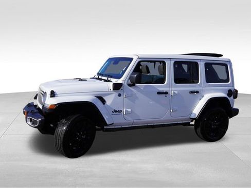 Certified 2025 Jeep Wrangler Unlimited Sahara w/ Safety Group image 11