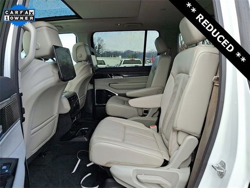 Used 2022 Jeep Wagoneer Series III w/ Premium Group I image 11