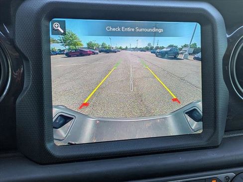 Used 2020 Jeep Gladiator Overland AWD/4WD image 14