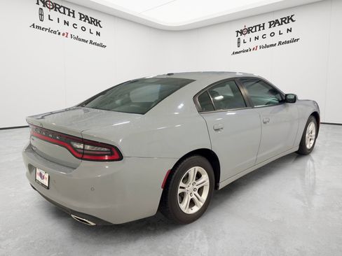 Used 2022 Dodge Charger SXT w/ Leather Interior Group RWD image 5
