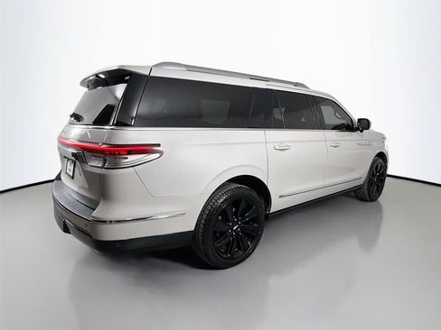 Used 2024 Lincoln Navigator L Reserve AWD/4WD image 5