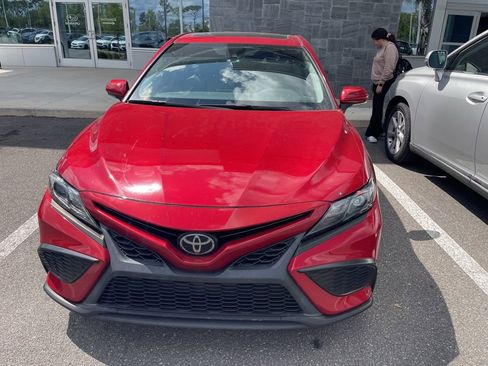 Used 2022 Toyota Camry SE w/ Convenience Package image 2