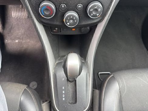Used 2018 Chevrolet Trax LT w/ LT Convenience Package FWD image 15