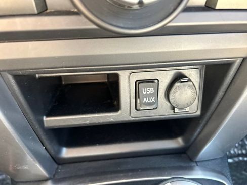 Used 2017 Toyota 4Runner SR5 AWD/4WD image 16