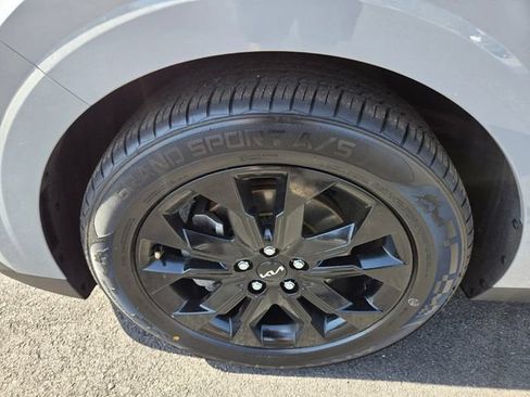 Used 2024 Kia Carnival SX Prestige FWD image 25