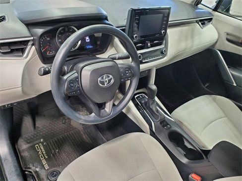 Used 2022 Toyota Corolla Cross L image 9