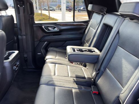 Used 2021 Chevrolet Tahoe Premier w/ Premium Package image 16