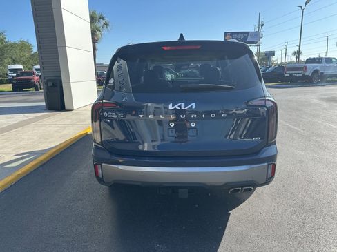 Used 2024 Kia Telluride EX w/ EX Captain's Chair Package AWD/4WD image 5