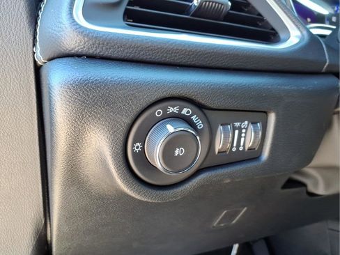 New 2026 Chrysler Pacifica Limited w/ Uconnect Theater Family Group image 22