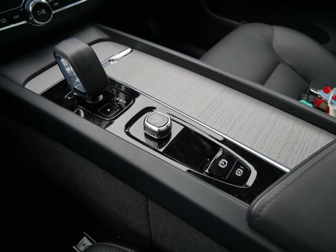 Certified 2025 Volvo XC60 B5 Plus w/ Climate Package image 23