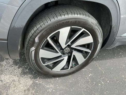 Used 2025 Volkswagen Atlas SE AWD/4WD image 19