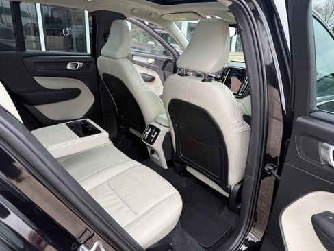 Used 2023 Volvo XC40 B5 Plus image 16