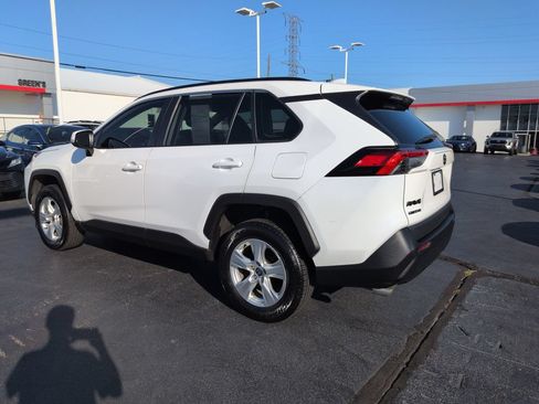 Used 2021 Toyota RAV4 XLE AWD/4WD image 3