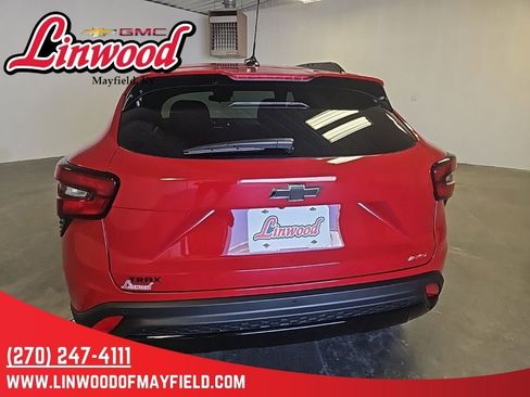 New 2026 Chevrolet Trax RS w/ Sunroof Package FWD image 4