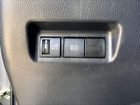 Used 2021 Toyota RAV4 LE AWD/4WD image 33
