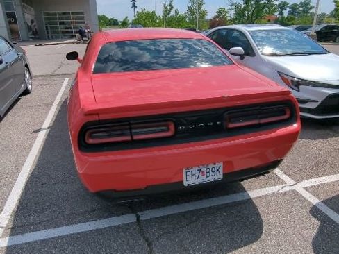 Used 2016 Dodge Challenger R/T RWD image 4