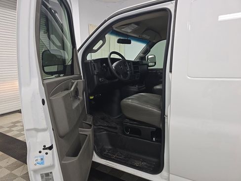 Used 2023 GMC Savana 2500 Extended RWD image 8