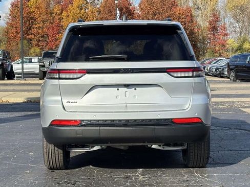 New 2025 Jeep Grand Cherokee Altitude image 31