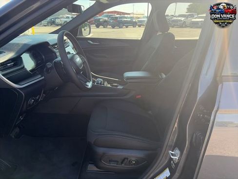 Certified 2025 Jeep Grand Cherokee L Laredo w/ Luxury Tech Group I AWD/4WD image 9