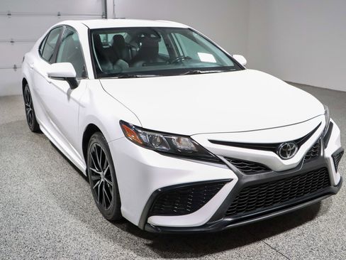 Used 2022 Toyota Camry SE FWD image 5
