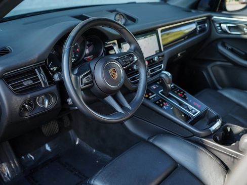 Used 2024 Porsche Macan w/ Premium Plus Package image 19