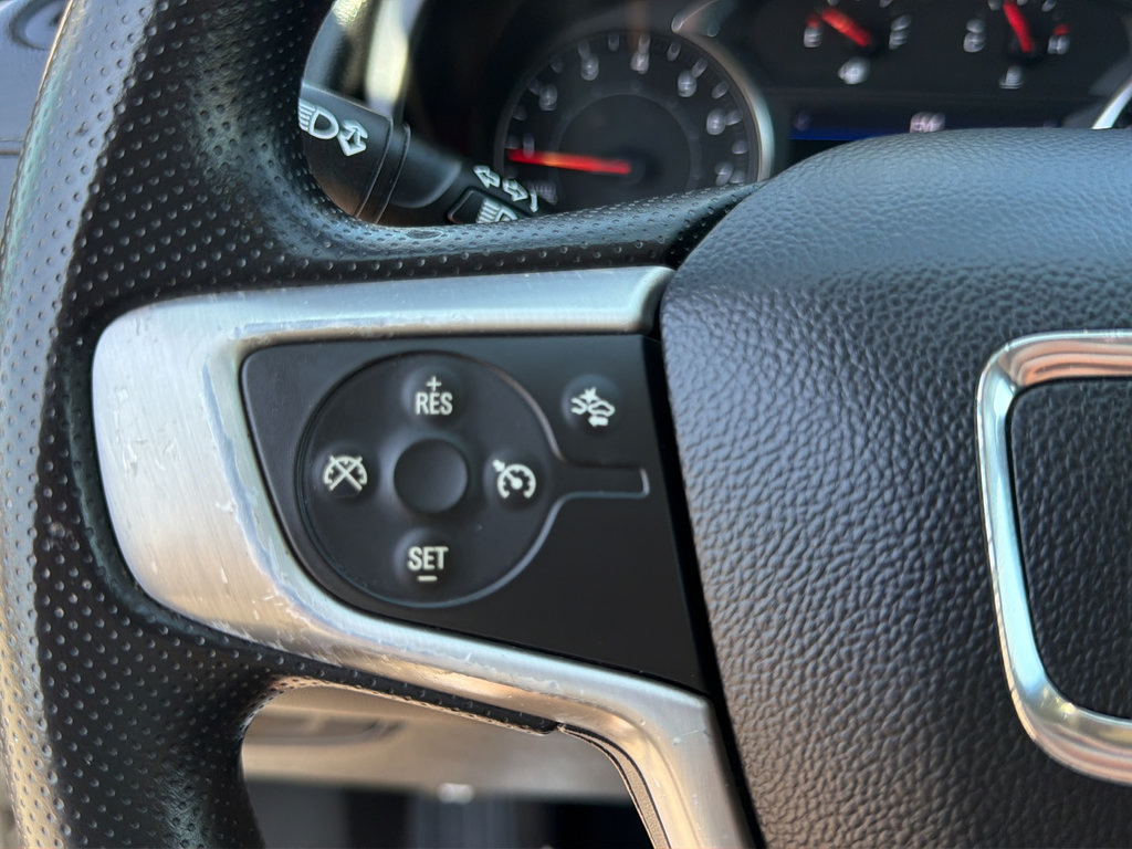 Used 2024 GMC Terrain SLE w/ Driver Convenience Package FWD image 21