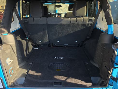 Used 2017 Jeep Wrangler Unlimited Rubicon w/ Cold Weather Group AWD/4WD image 28