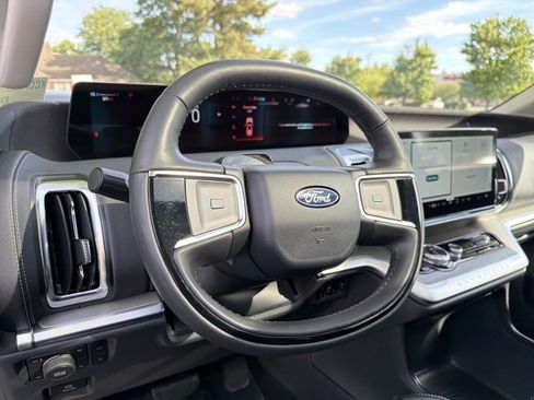 Used 2025 Ford Expedition Max Platinum AWD/4WD image 15