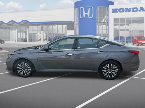 Used 2024 Nissan Altima 2.5 SV image 5