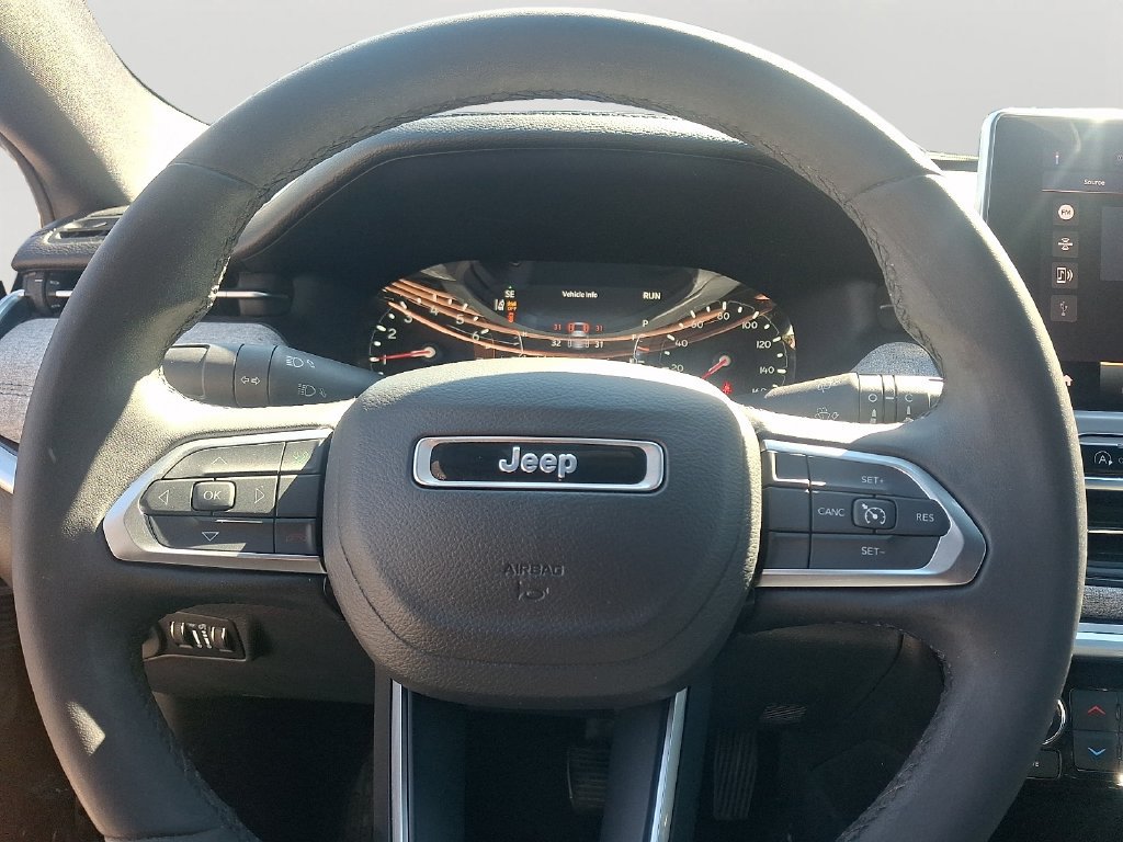 Used 2024 Jeep Compass Latitude AWD/4WD image 16