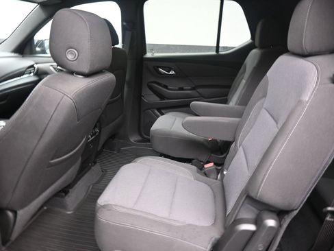 Used 2023 Chevrolet Traverse LT FWD image 16