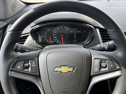 Certified 2022 Chevrolet Trax LT w/ LT Convenience Package image 19