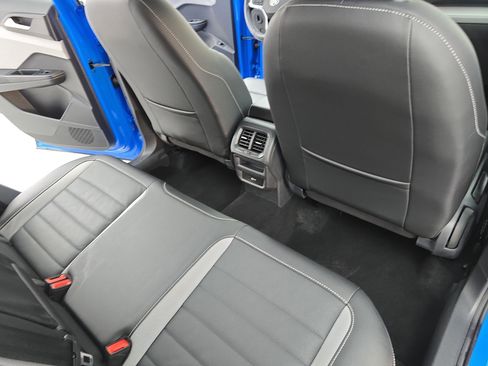 Certified 2022 Volkswagen Taos SEL w/ Panoramic Sunroof Package image 11