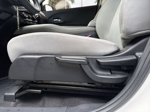 Certified 2021 Honda HR-V LX image 28